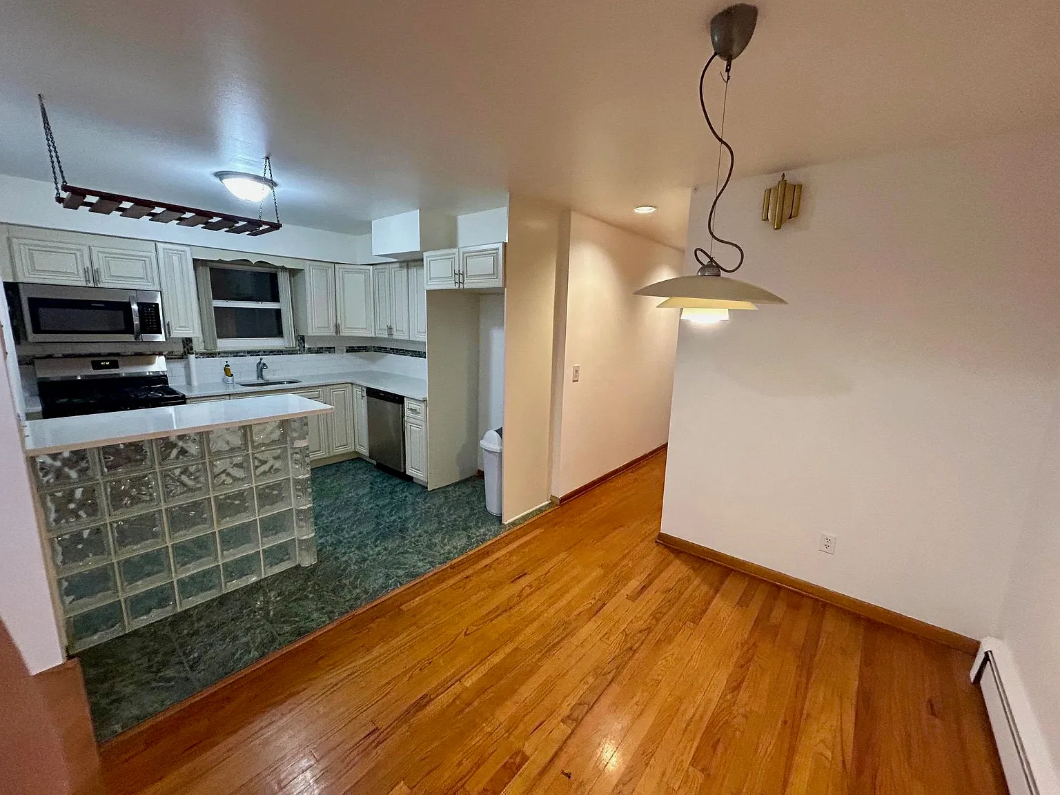 3 bed, 1.0 bath, $2,990 — Photo 4