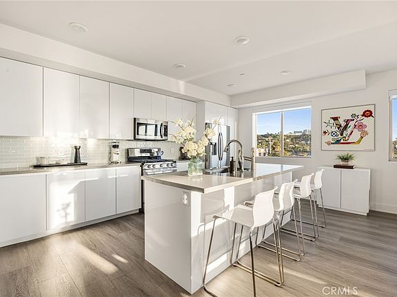 3rd image of 518 E Windsor Rd #305