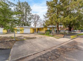 220 S 3rd St, Central Pt, OR 97502
