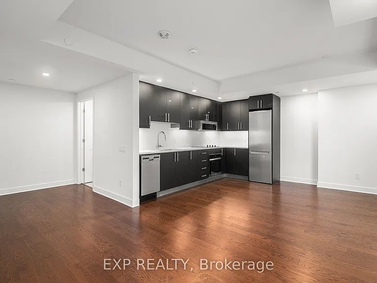180 George St #1301 — Photo 8