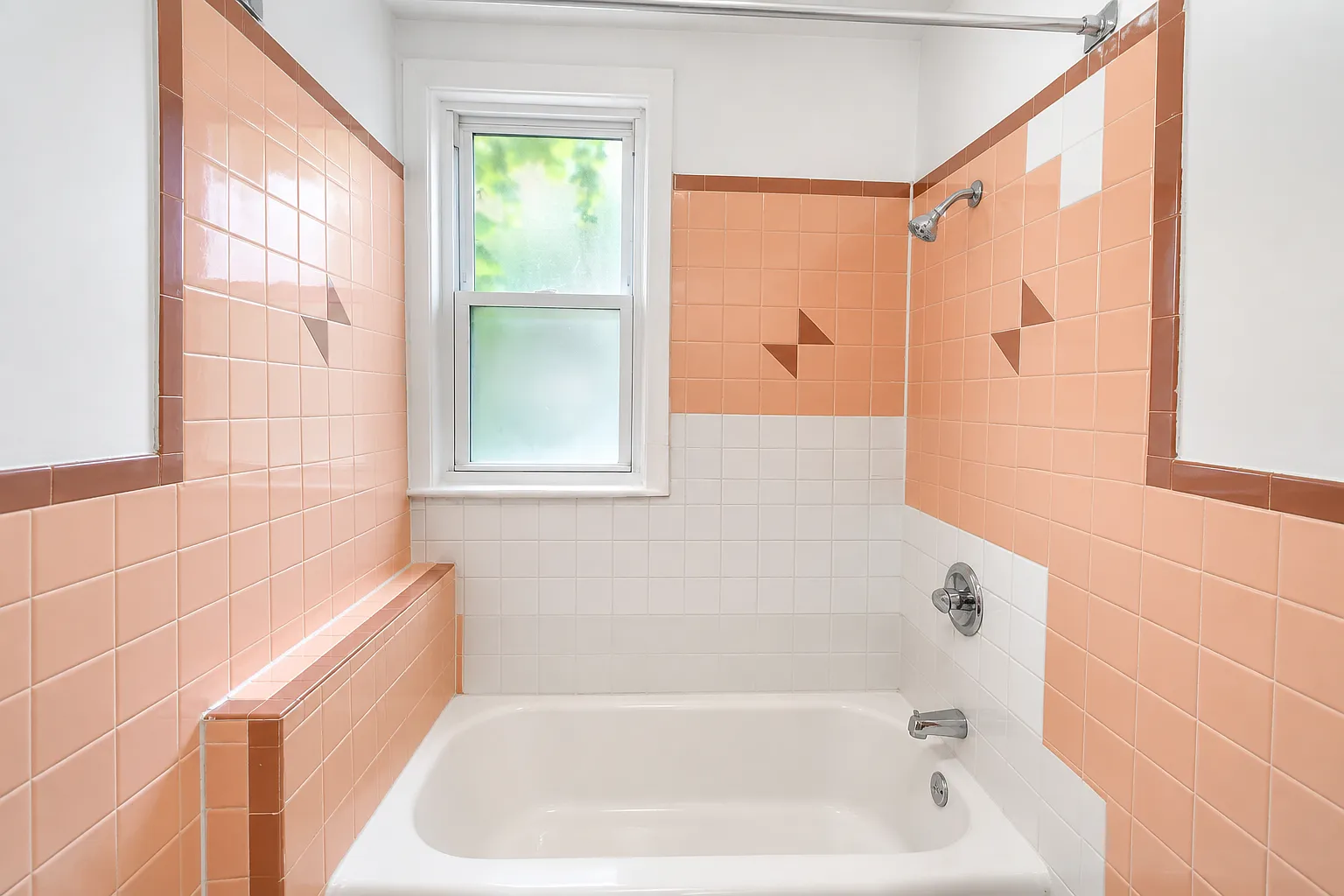 2 bed, $1,900 — Photo 4