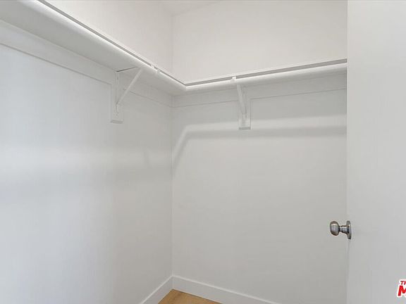 4th image of 758 E 78th St