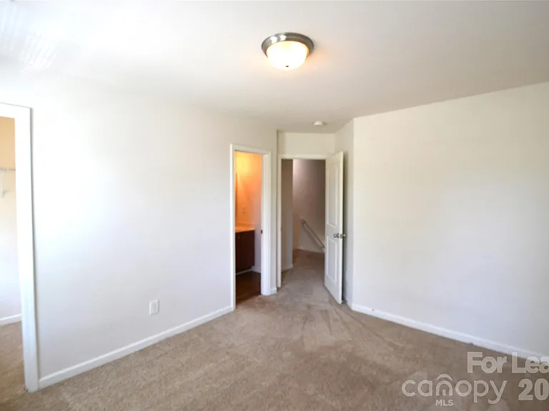 843 Plaza Walk Dr — Photo 16