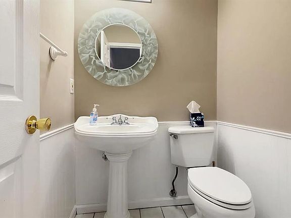 4th image of 10021 W 52nd St