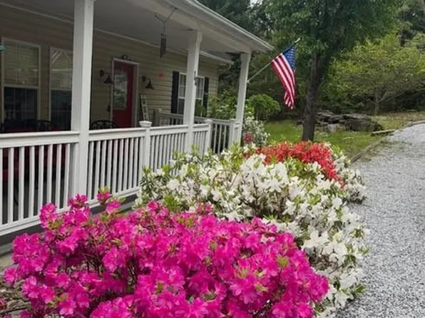 10 Eagle Dr, Hendersonville, NC 28792