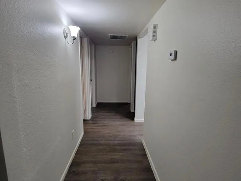 1837 N Spg #202 — Photo 7