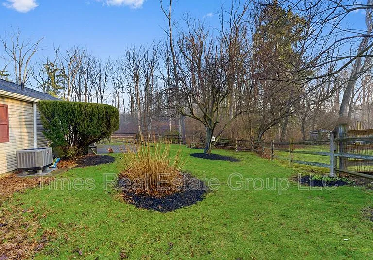 136 Brookfield Ct — Photo 11