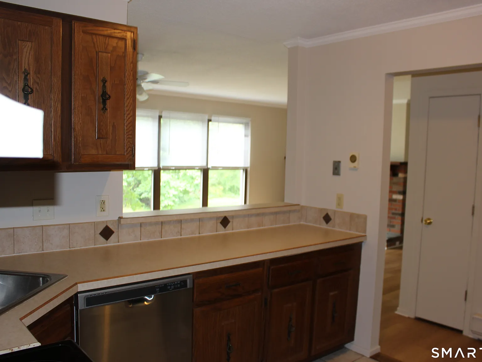 2 bed, 1.0 bath, 887 sqft, $1,900 — Photo 3
