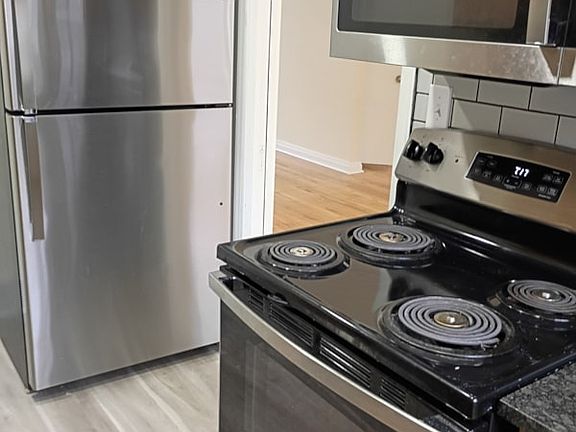5th image of 1177 Castlevale Dr APT 1