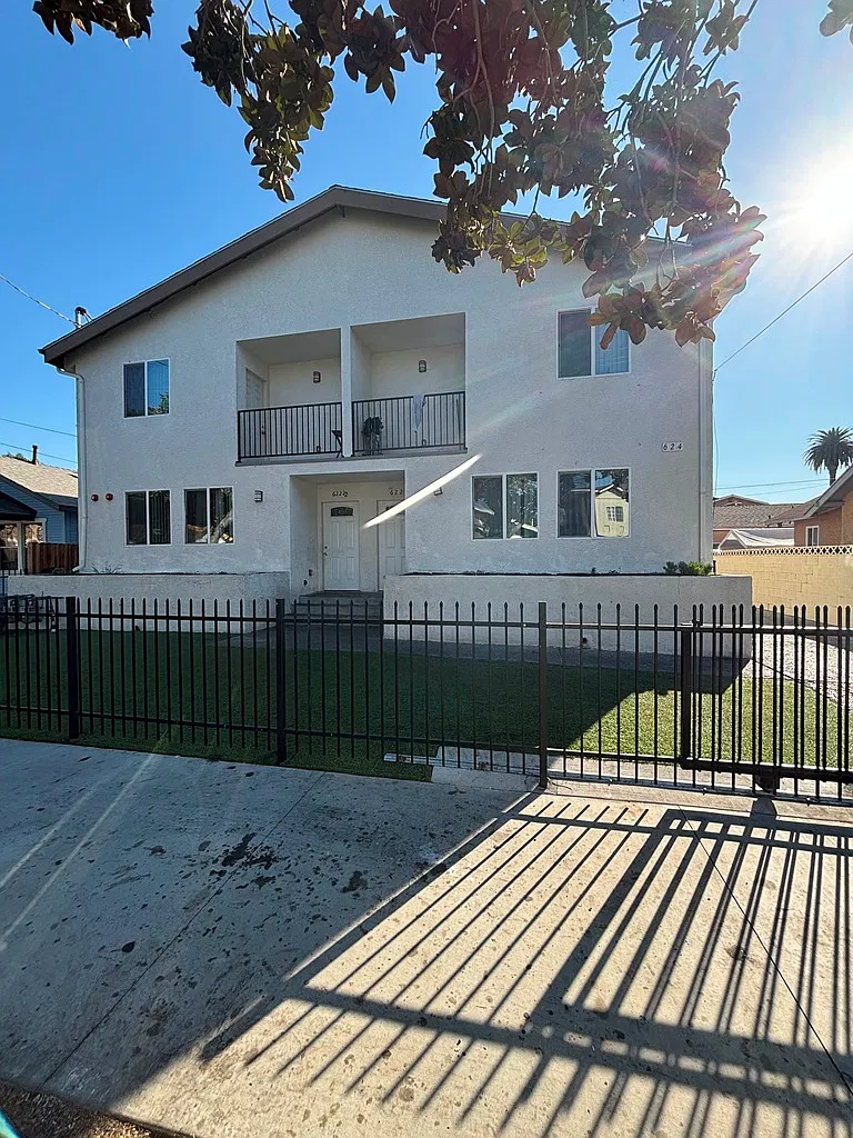 4 bed, 1573 sqft, $3,850 — Photo 1