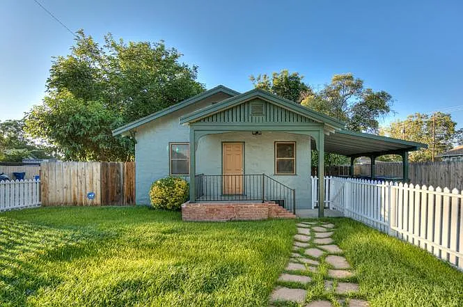 2 bed, 800 sqft, $1,700 — Photo 1