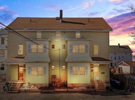 1116 N Main St, Fall River, MA