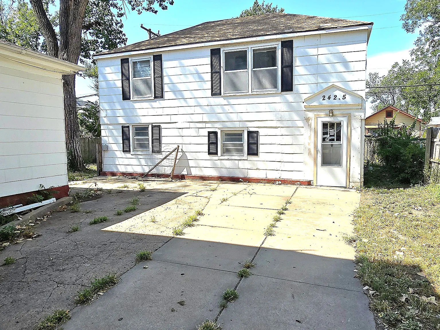3 bed, 1300 sqft, $1,150 — Photo 1
