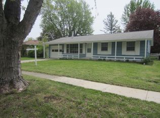 322 Garden Ct, Sycamore, IL 60178