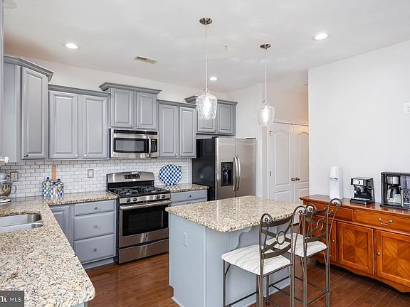 4th image of 7649 Timbercross Ln