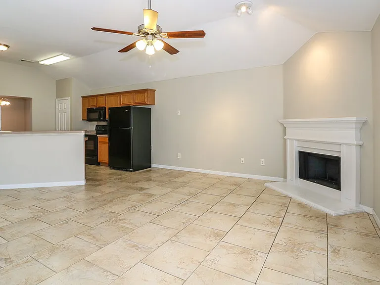 1000 Chelsea Dr — Photo 2