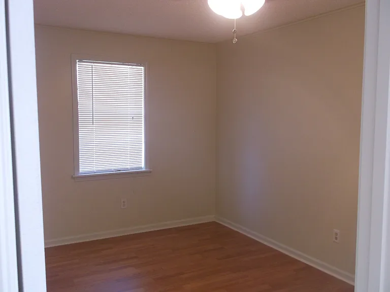 269 Lillian Dr — Photo 2