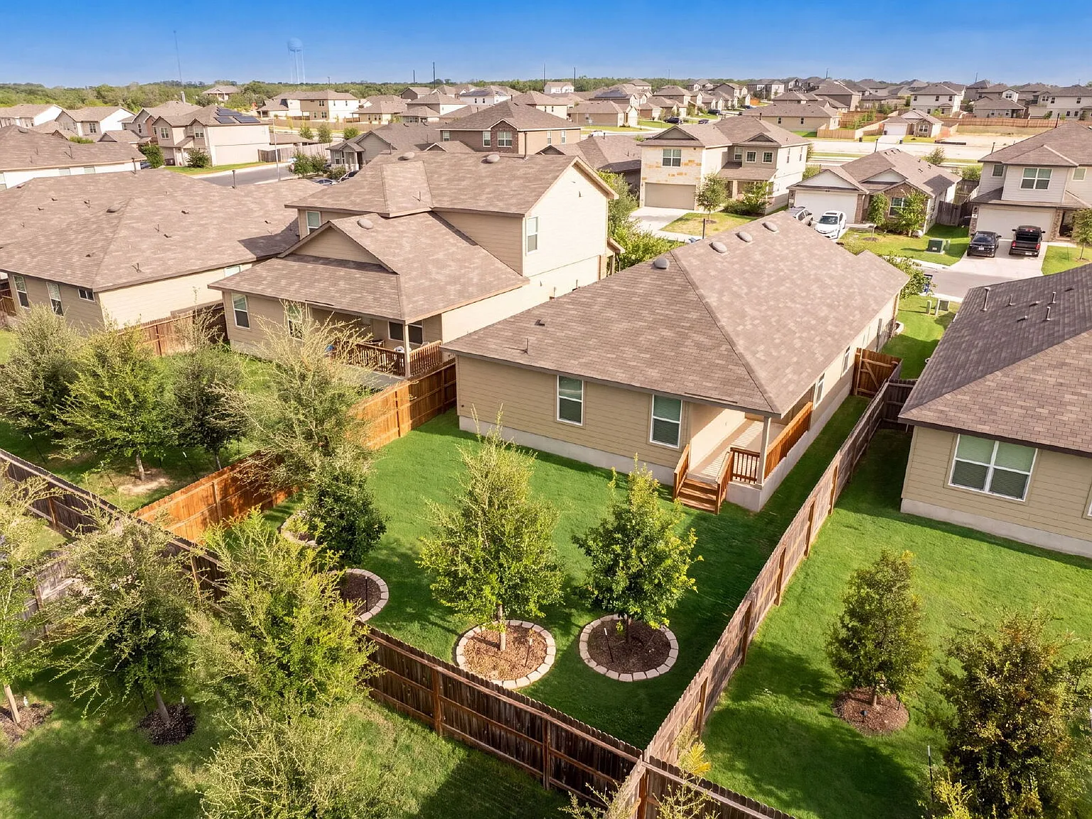 3 bed, 2.0 bath, 1651 sqft, $1,800 — Photo 3