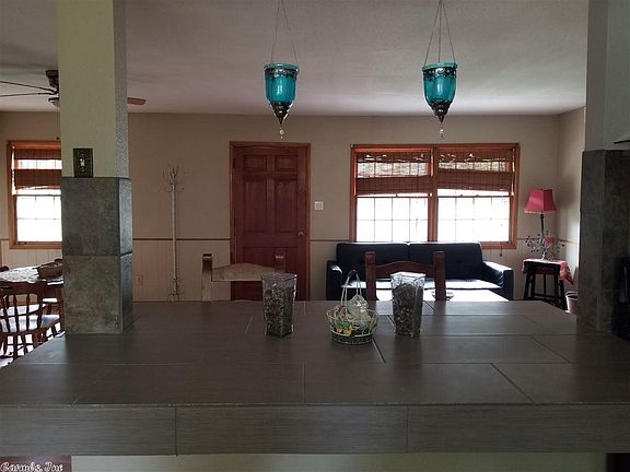 5th image of 19 Iroquois Dr