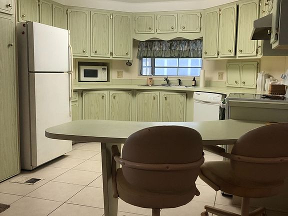 2nd image of 22 Oneida Dr