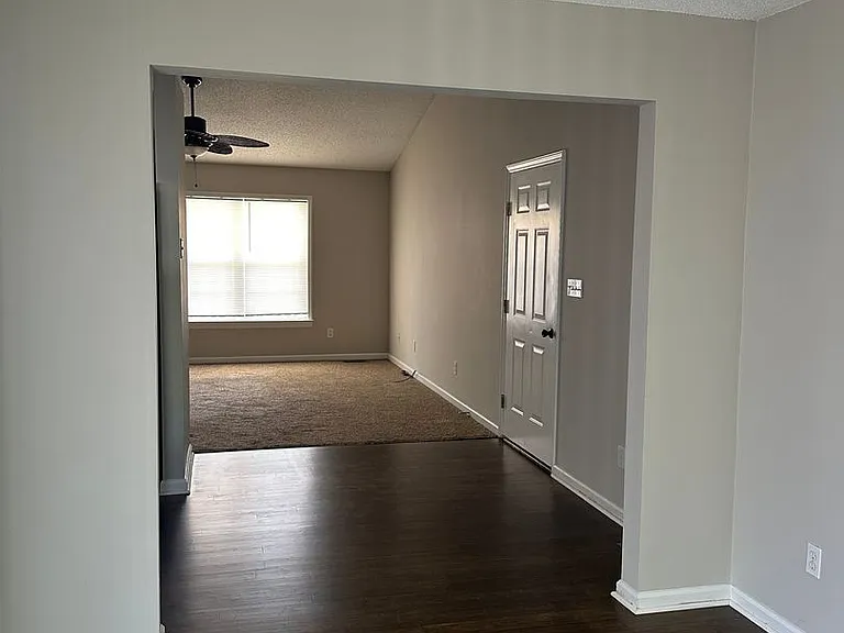 1504 Manora Ct — Photo 2