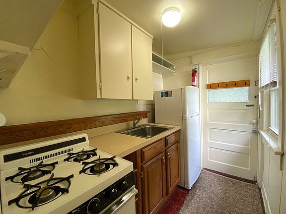 4th image of 713 1/2 N Lincoln St