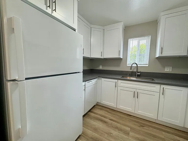 7631 Ellis Ave #B — Photo 5