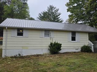 196 Riverview Dr, Johnson City, TN 37601