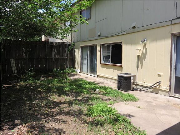 3rd image of 2609 Nina Cir