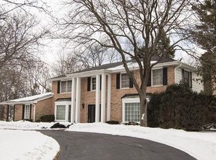 17835 Versailles Ct, Brookfield, WI 53045