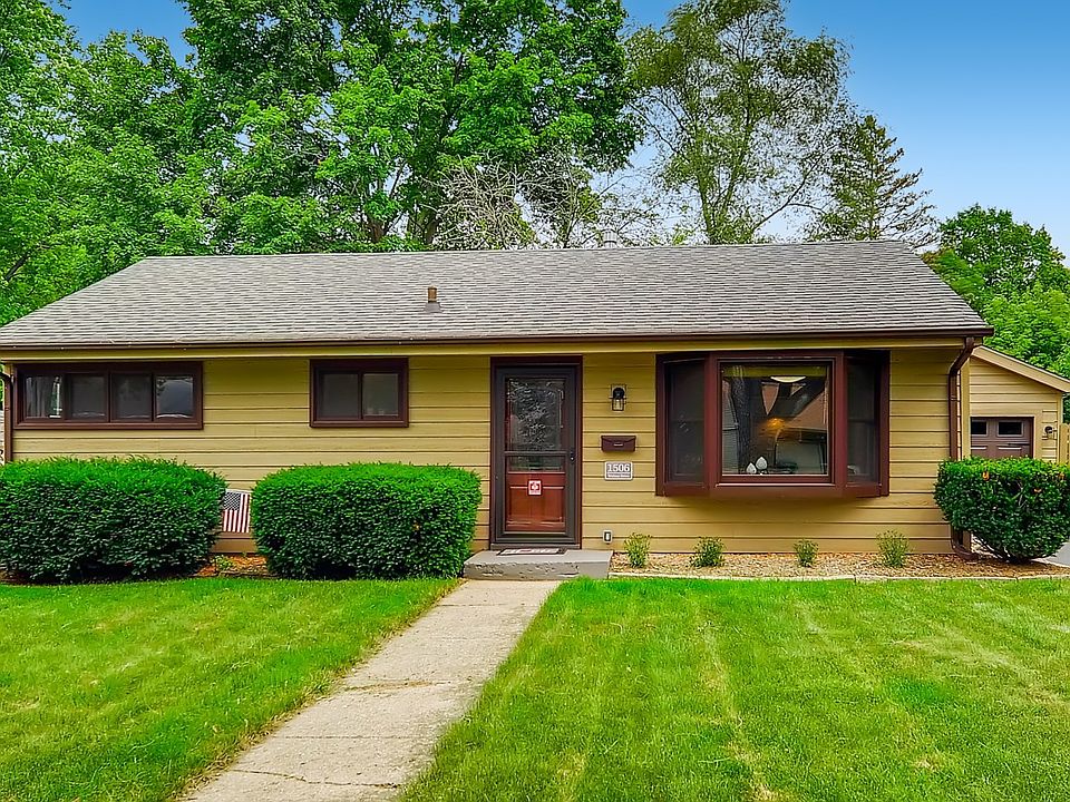 1506 Walnut Dr, Woodstock, IL 60098 Zillow