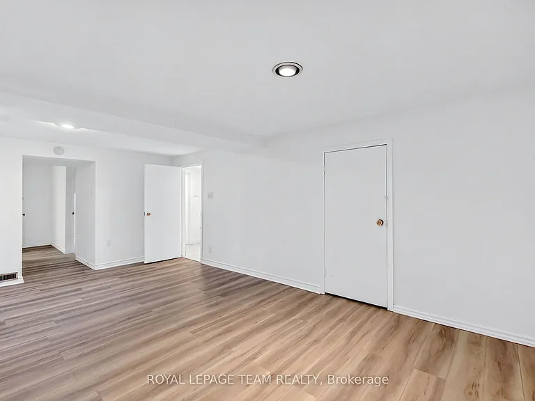 131 Acacia Ave — Photo 37