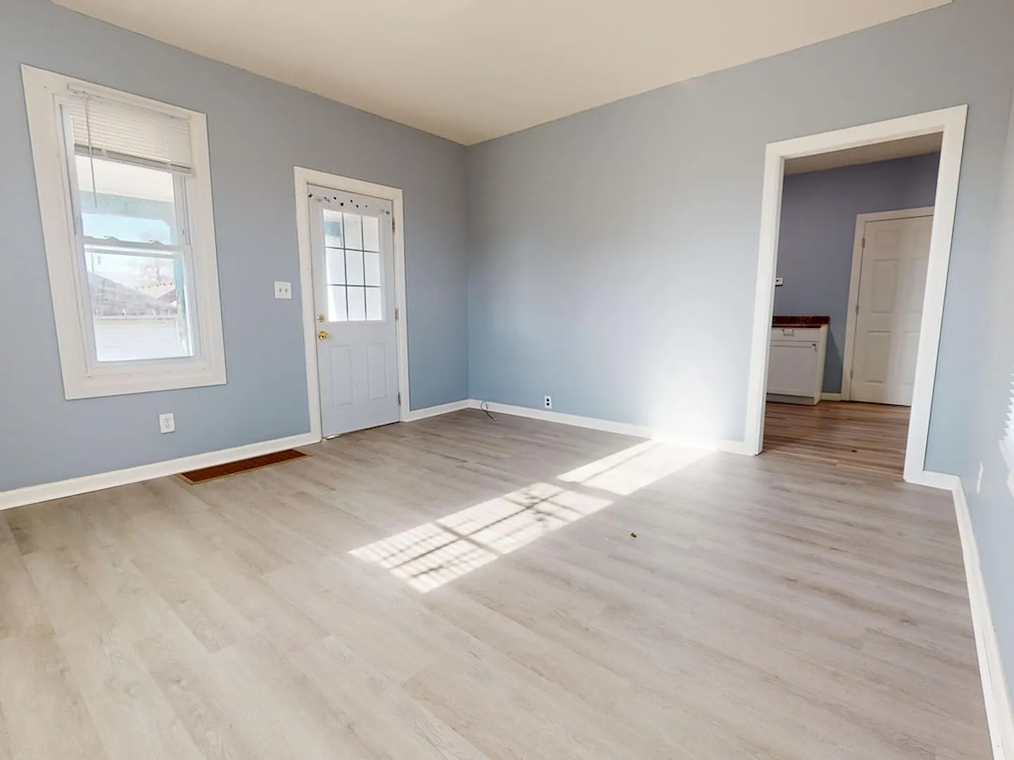 320 Wayne St — Photo 2