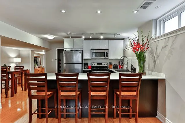 25 Love Cres #LOWER — Photo 9