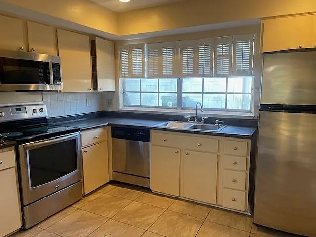 5801 Albany Ct — Photo 7