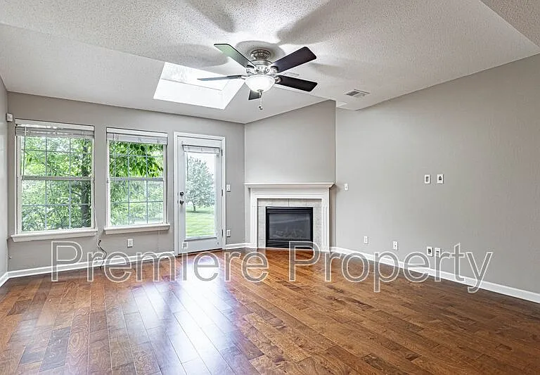 8119 N Elmwood Ave — Photo 2