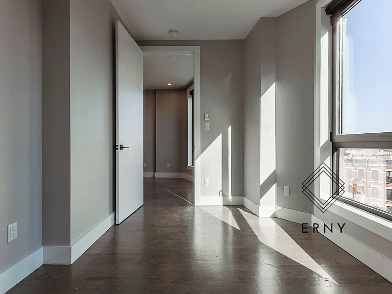 1096 Broadway #5R — Photo 11