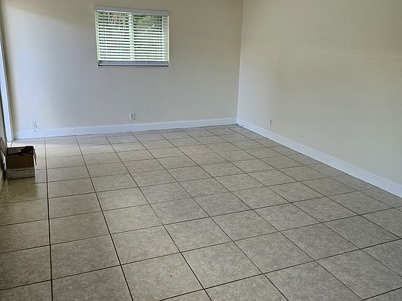 3rd image of 821 Lighthouse Dr APT B