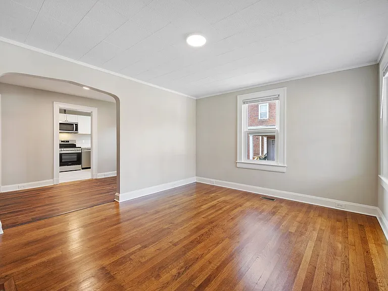 215 W Geer St — Photo 5