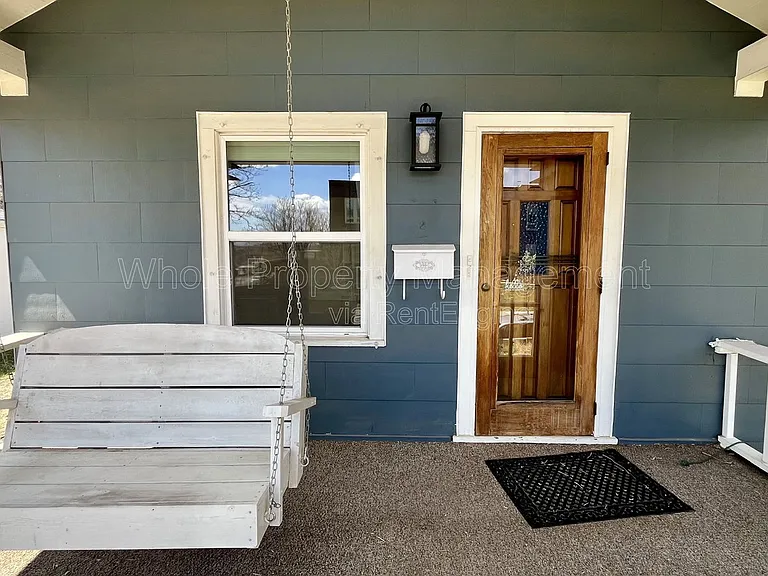4909 Beach Ct — Photo 1