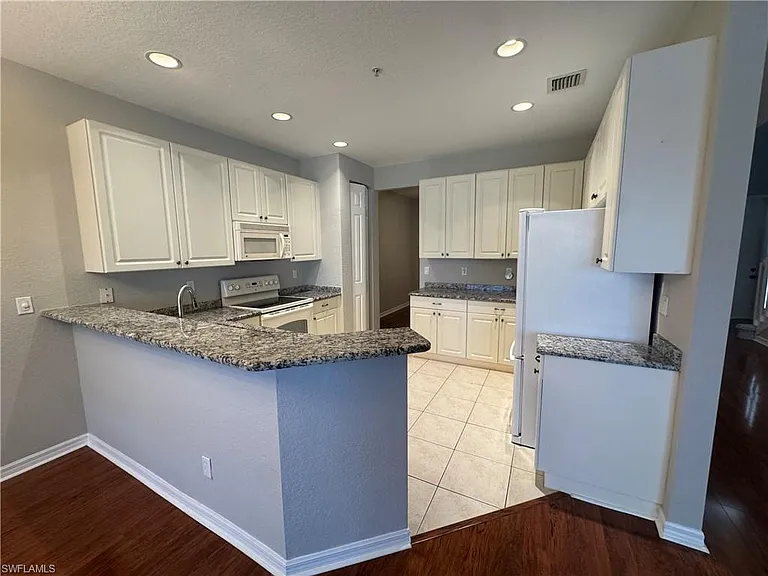 1410 Mariposa Cir #105 — Photo 1