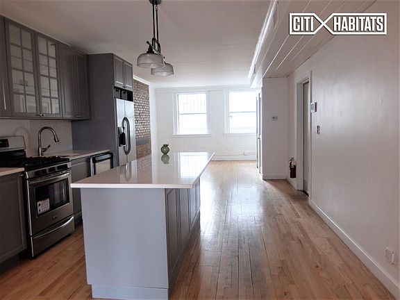 2nd image of 134 10th Ave Unit 1
