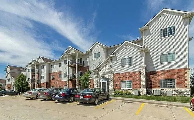 Two Bedroom Apartment - West Des Moines — Photo 2