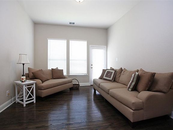 5th image of 2606 Caledonia Cov