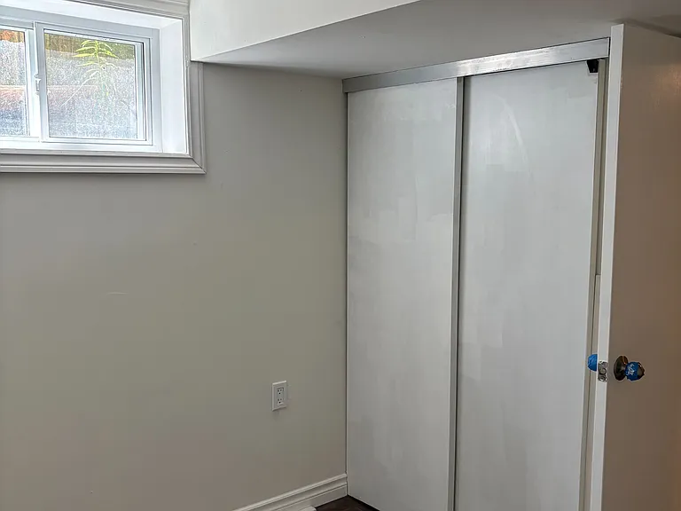 76 Rockport Cres #BASEMENT — Photo 4