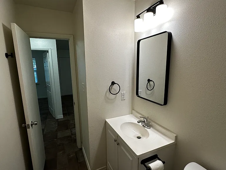 6919 N Palafox St #2 — Photo 14