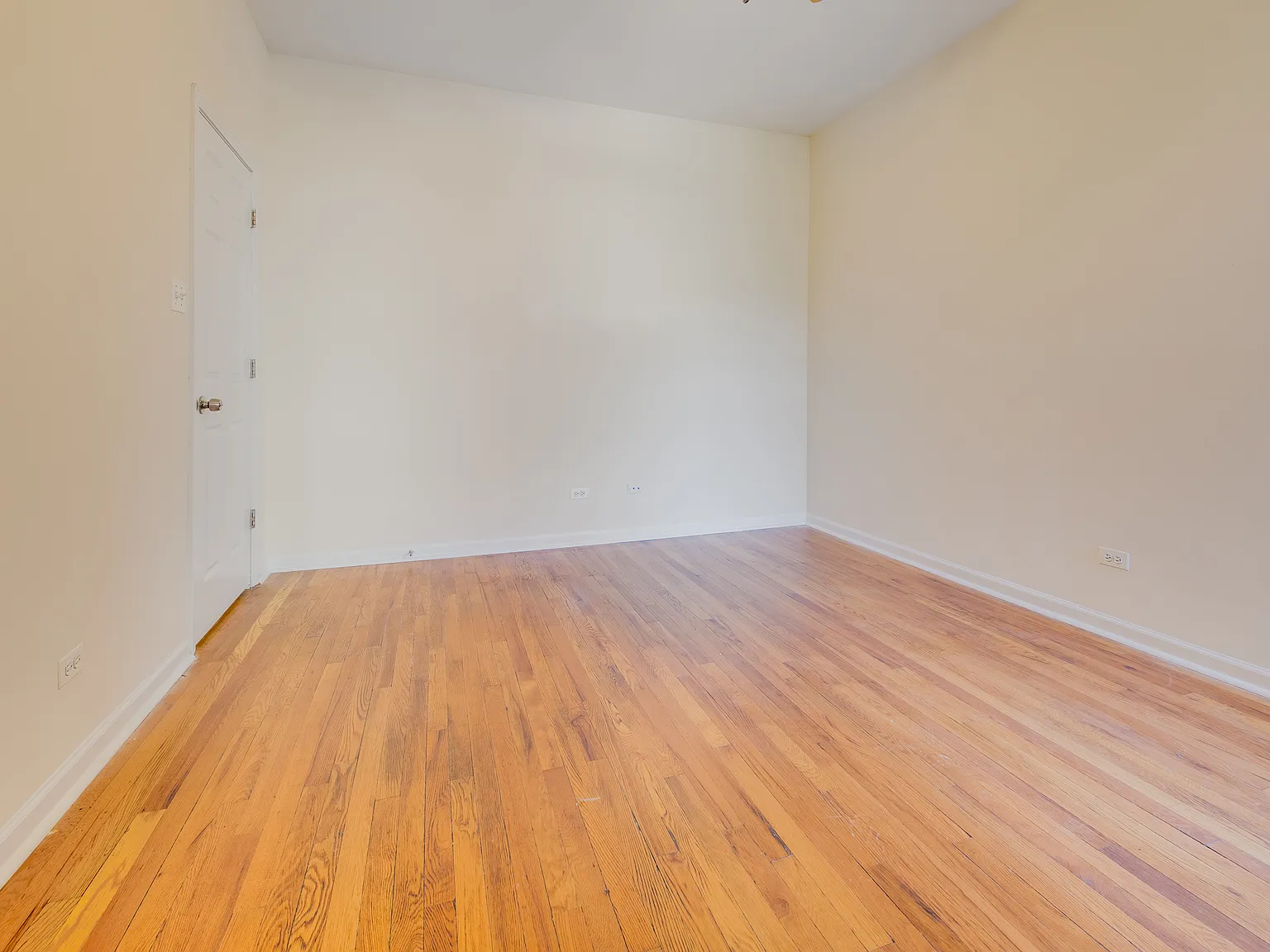 4 bed, 2500 sqft, $3,250 — Photo 4