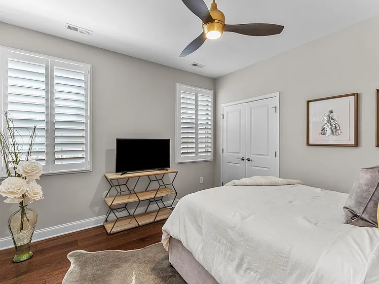 616 Angelica Cir — Photo 15