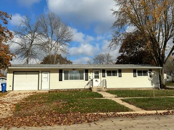 1107 15th Ave, Charles City, IA 50616