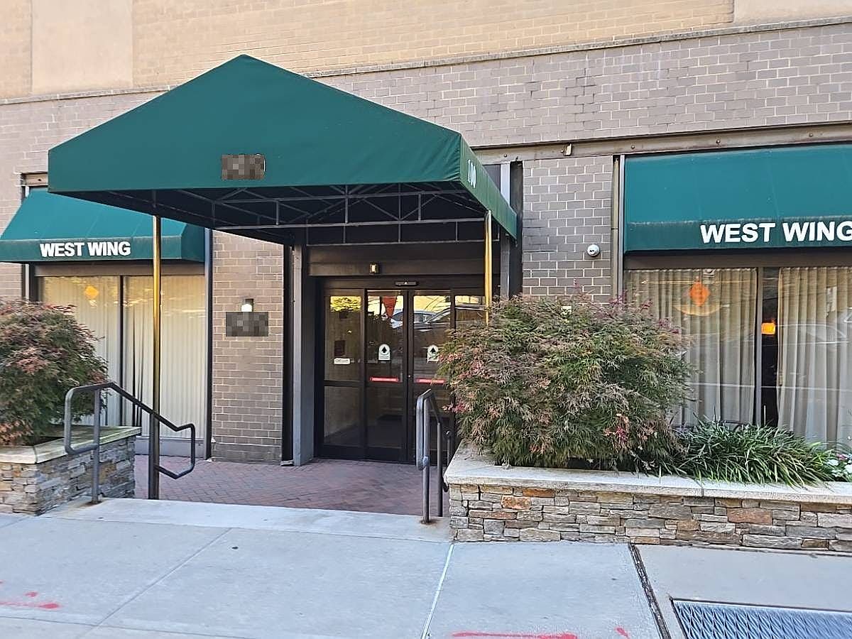 100 E Hartsdale Ave APT 2RE